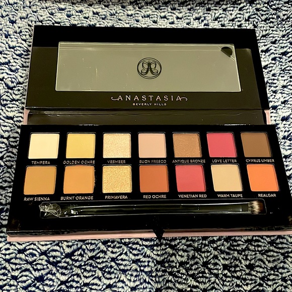 Modern Renaissance Eyeshadow Palette
